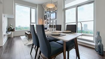 Panoramic window (selected units)